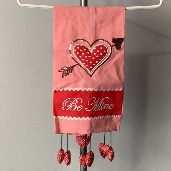 PIER ONE Valentines Tea Towel - Picture 6 of 7